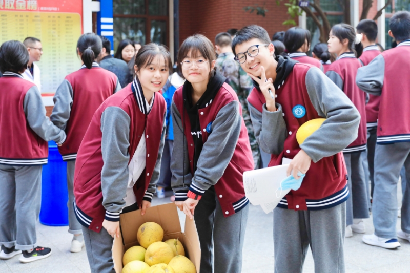 “金柚节”让同学们懂得了劳动的价值与感恩的意义。