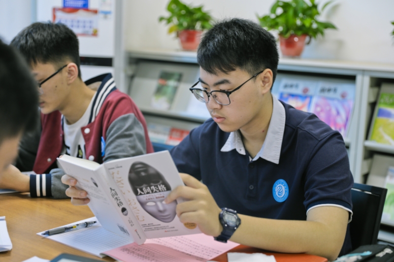 阅读习字课要求每个学生认真阅读、规范写字。