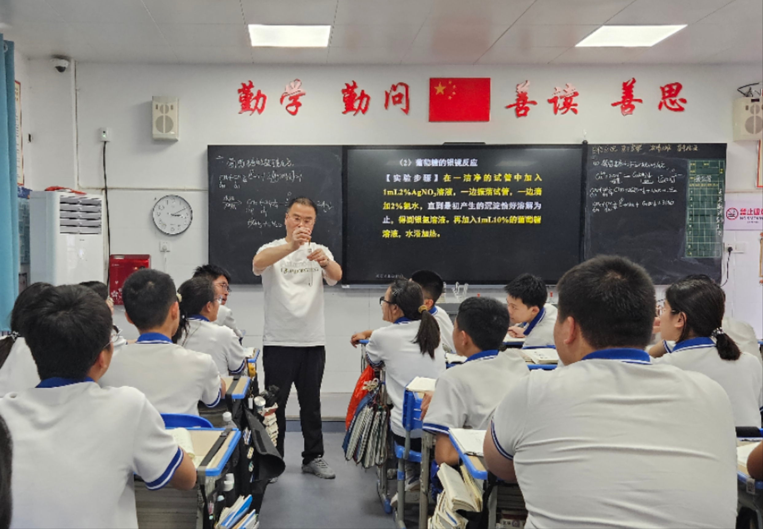 金海用“名师引领+自主成长”的模式证明：真正的优质教育，是让孩子在走出校门后，依然拥有持续向上的力量。