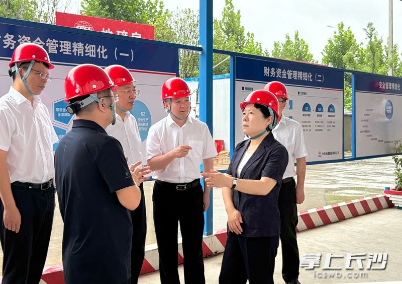 吴桂英在湖南湘江新区调研城中村改造工作。 均为长沙晚报全媒体记者 郭雨滴 摄