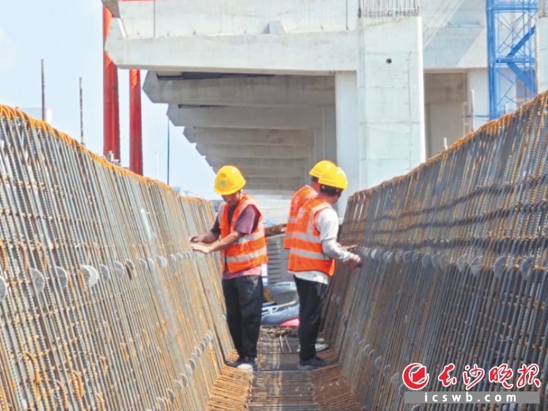 　　机场城际快速干道项目施工现场。　　长沙晚报通讯员 李丹 供图