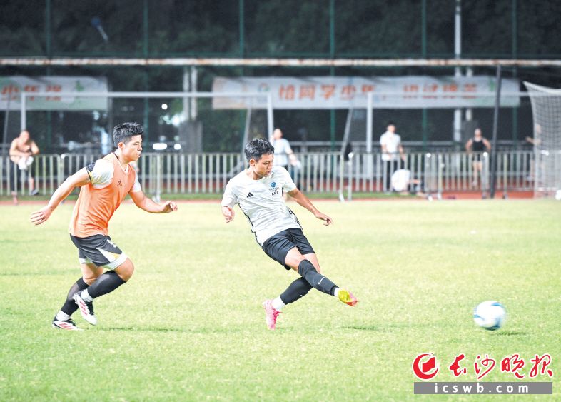 球员在实战对抗中。均为长沙晚报全媒体记者 余劭劼 摄