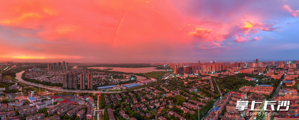长沙县连续18年蝉联最具幸福感城市（县级）。图为城区夜景。星沙时报全媒体记者 艾哲文 摄