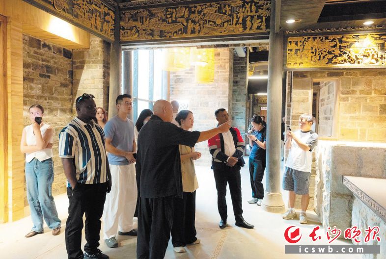 中外文旅博主打卡宁乡大夫第博物馆温泉民宿。均为星辰文旅供图