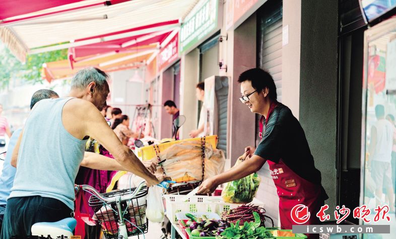 　　众多“老毛家桥人”在此燃起新的人间烟火。