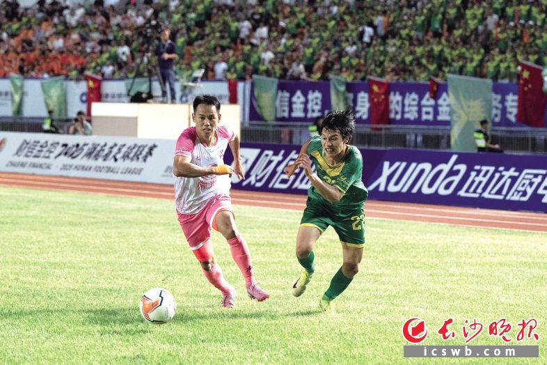 　　常德队（粉衣）客场挑战郴州队。长沙晚报全媒体记者 邹麟 通讯员 欧阳常海 摄影报道