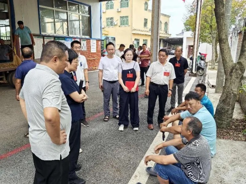 镇人大代表驻点听心声，烟农直陈诉求。