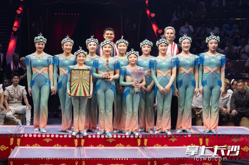 This team of post-2000s artists, with an average age of just 15, won the "Bronze Idol" award in the professional category at the World Circus Art Festival "IDOL-2025". This team of post-2000s artists, with an average age of just 15, won the "Bronze Idol" award in the professional category at the World Circus Art Festival "IDOL-2025".
