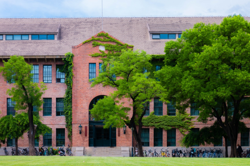 位于清华大学科学馆的高等研究院。杨振宁的办公室在科学馆二楼，这里也是他父亲杨武之曾经工作的地方。(清华大学供图）