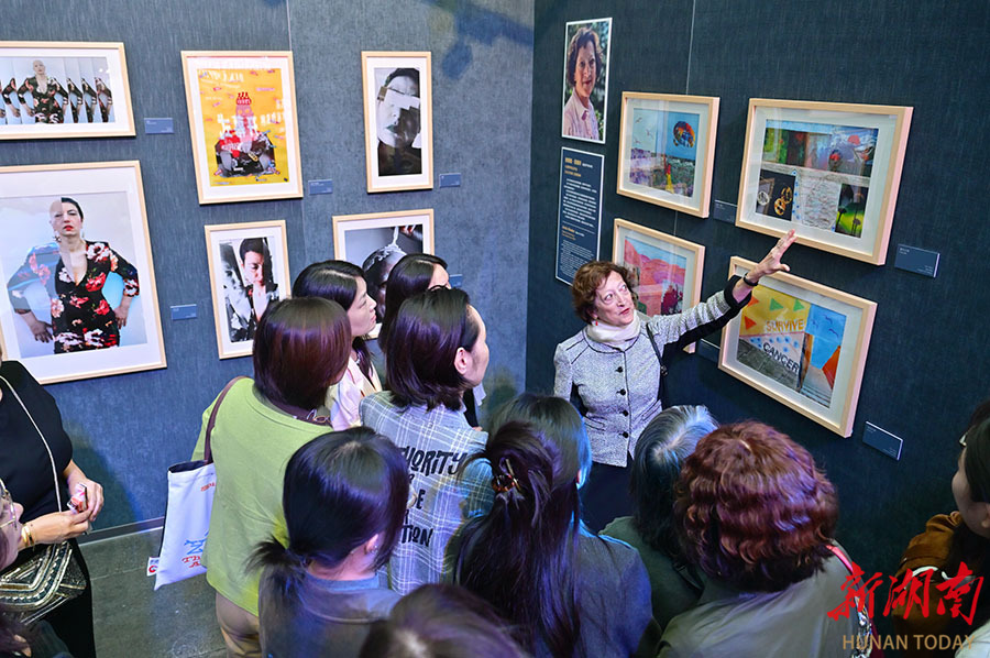 The photo shows residents visiting the exhibition.(Photo/Xu Xing, Hunan Daily) The photo shows residents visiting the exhibition.(Photo/Xu Xing, Hunan Daily)