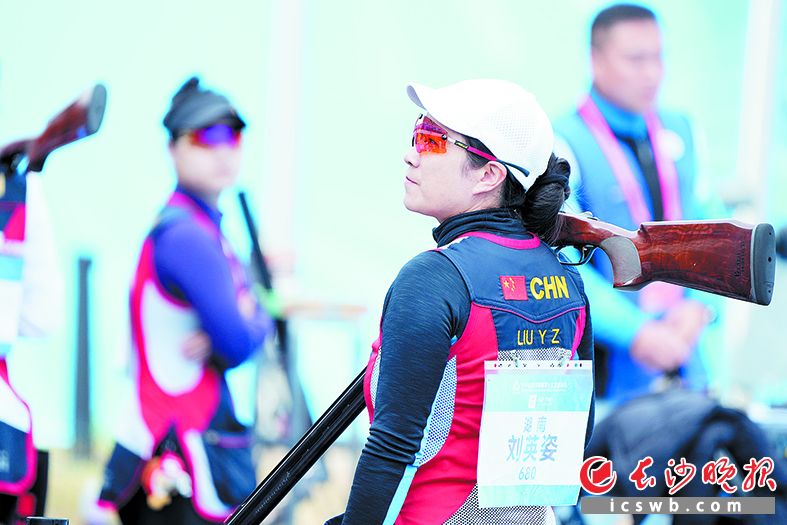 11月19日，刘英姿在飞碟女子多向资格赛中。