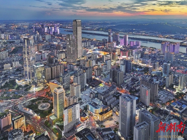 俯瞰长沙市五一商圈。(资料图片)湖南日报全媒体记者 童迪 摄 俯瞰长沙市五一商圈。(资料图片)湖南日报全媒体记者 童迪 摄