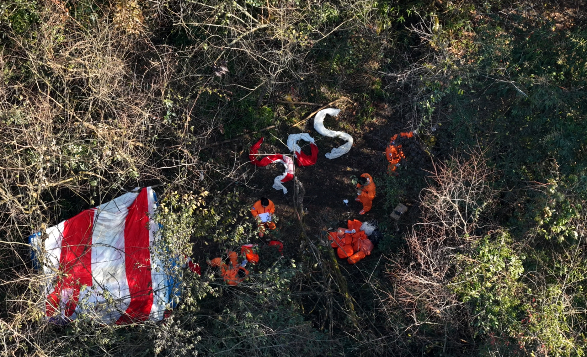 2025年12月，航天员开展丛林训练