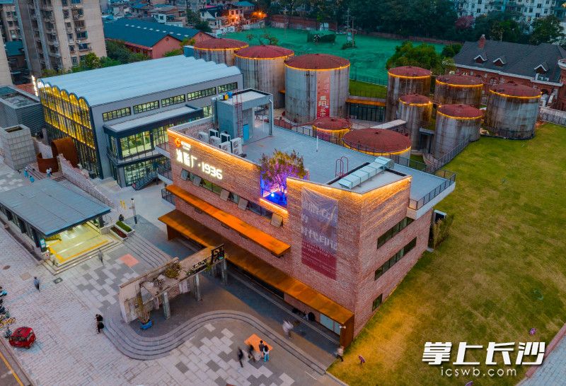 天心湘江畔，昔日的长沙油脂厂正化身城市新地标。邹麟 摄