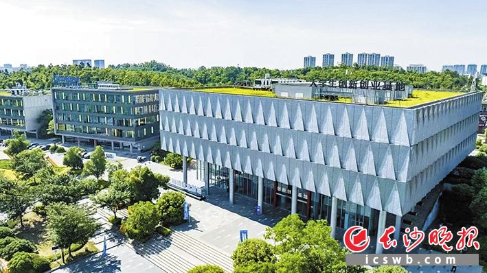 望城经开区大学生创新创业基地。