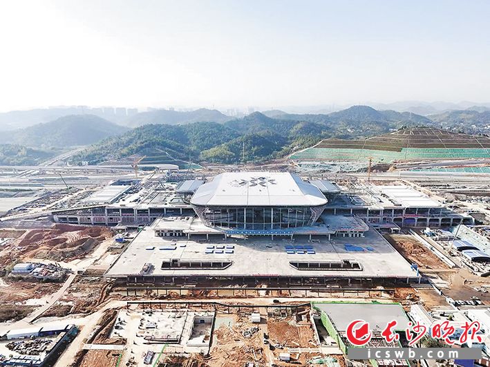 长沙高铁西站将打造为长沙新的高铁枢纽,为长沙的经济社会发展注入新的活力。湘江早报全媒体记者 范龙贵 摄 长沙高铁西站将打造为长沙新的高铁枢纽,为长沙的经济社会发展注入新的活力。湘江早报全媒体记者 范龙贵 摄