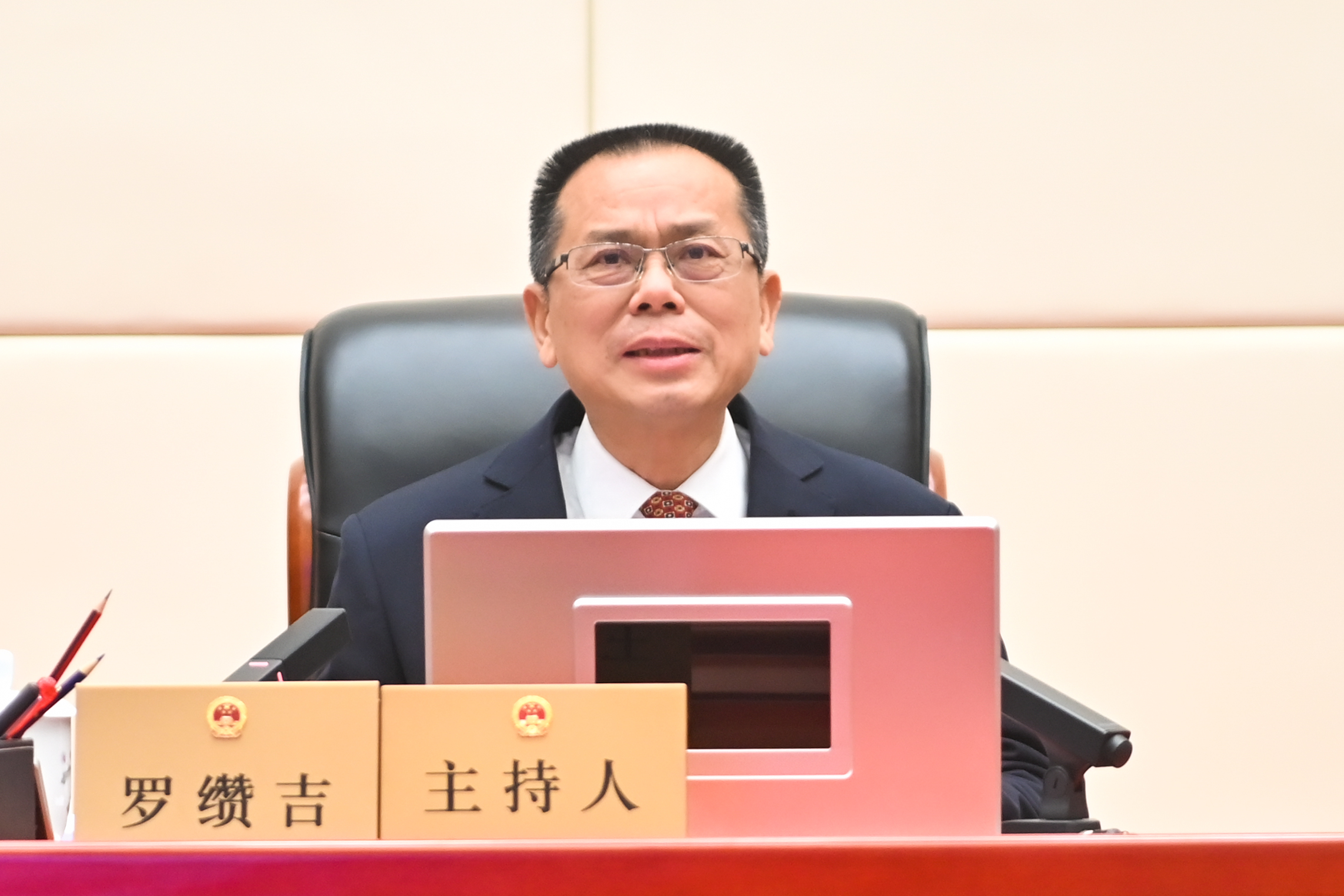 市人大常委会党组书记、主任罗缵吉主持并讲话。