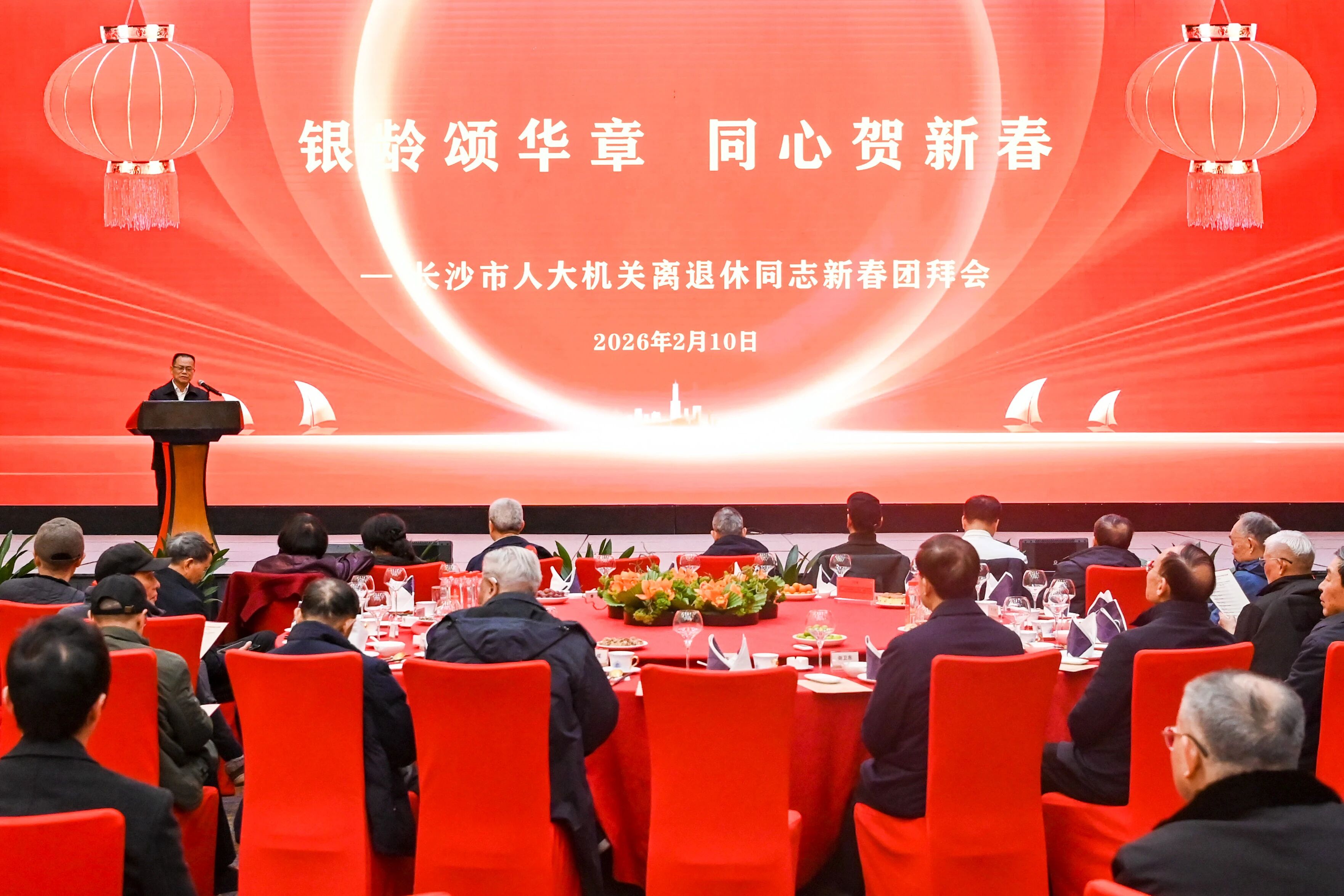 市人大常委会机关举行离退休老同志新春团拜会。 市人大常委会机关举行离退休老同志新春团拜会。