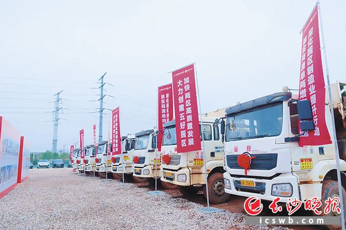 2月25日，长沙市各区县（市）及国家级园区同步举行2026年首批重大项目集中开工活动，全市上下以“开局即开战、起步就起势”的昂扬姿态，按下项目建设“快进键”。长沙晚报通讯员 李杰 供图