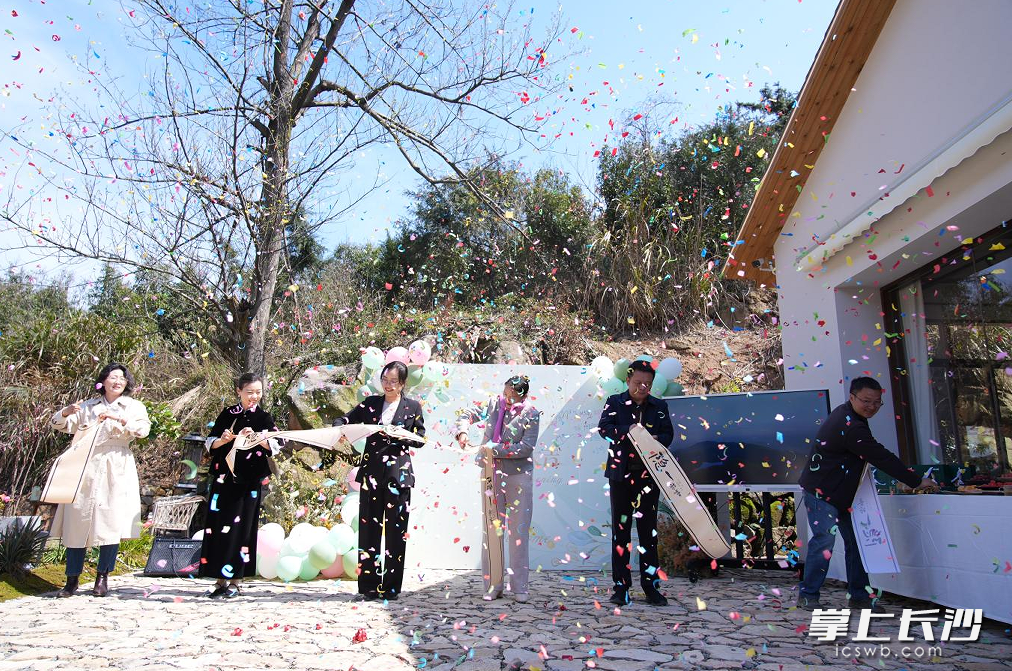 桐乐·影山居举行“隐一茶咖”开业仪式。