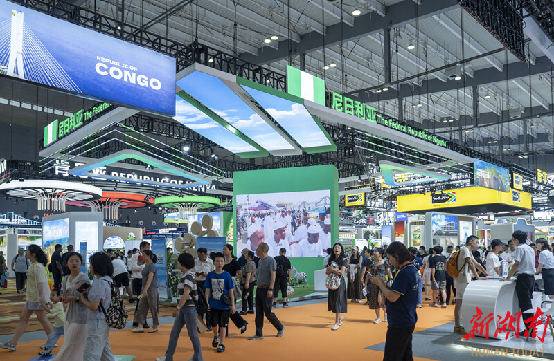 2025年6月15日，长沙国际会展中心，第四届中非经贸博览会公众开放日，众多观众前来参观。湖南日报全媒体记者 辜鹏博 摄