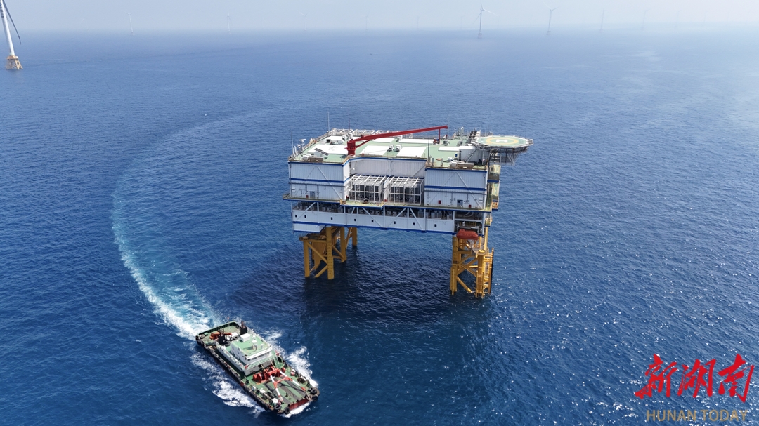 特变电工衡变公司承接的海上风电项目。通讯员 摄