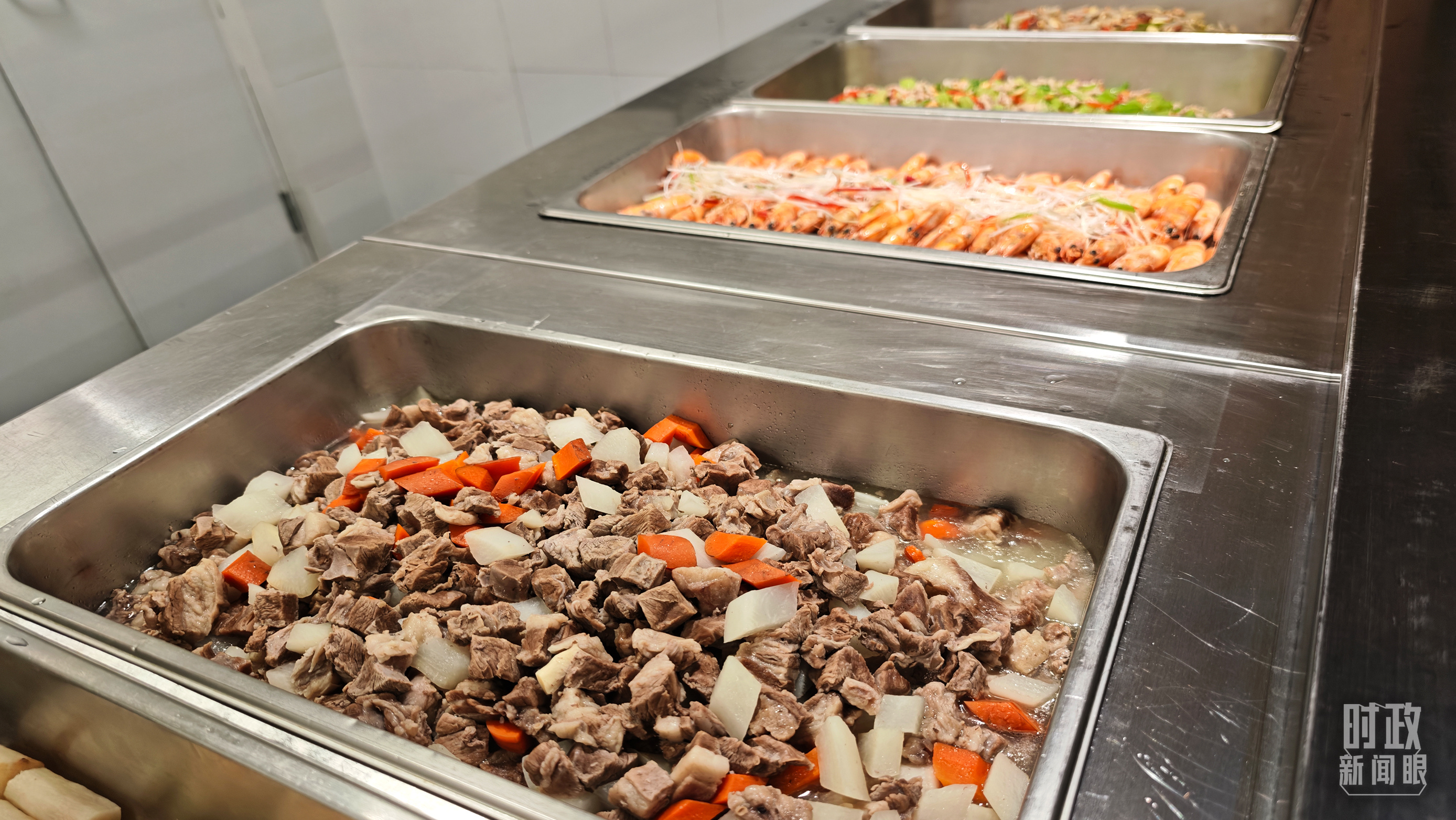 △北京四中雄安校区食堂的菜品。(总台央视记者彭汉明拍摄) △北京四中雄安校区食堂的菜品。(总台央视记者彭汉明拍摄)