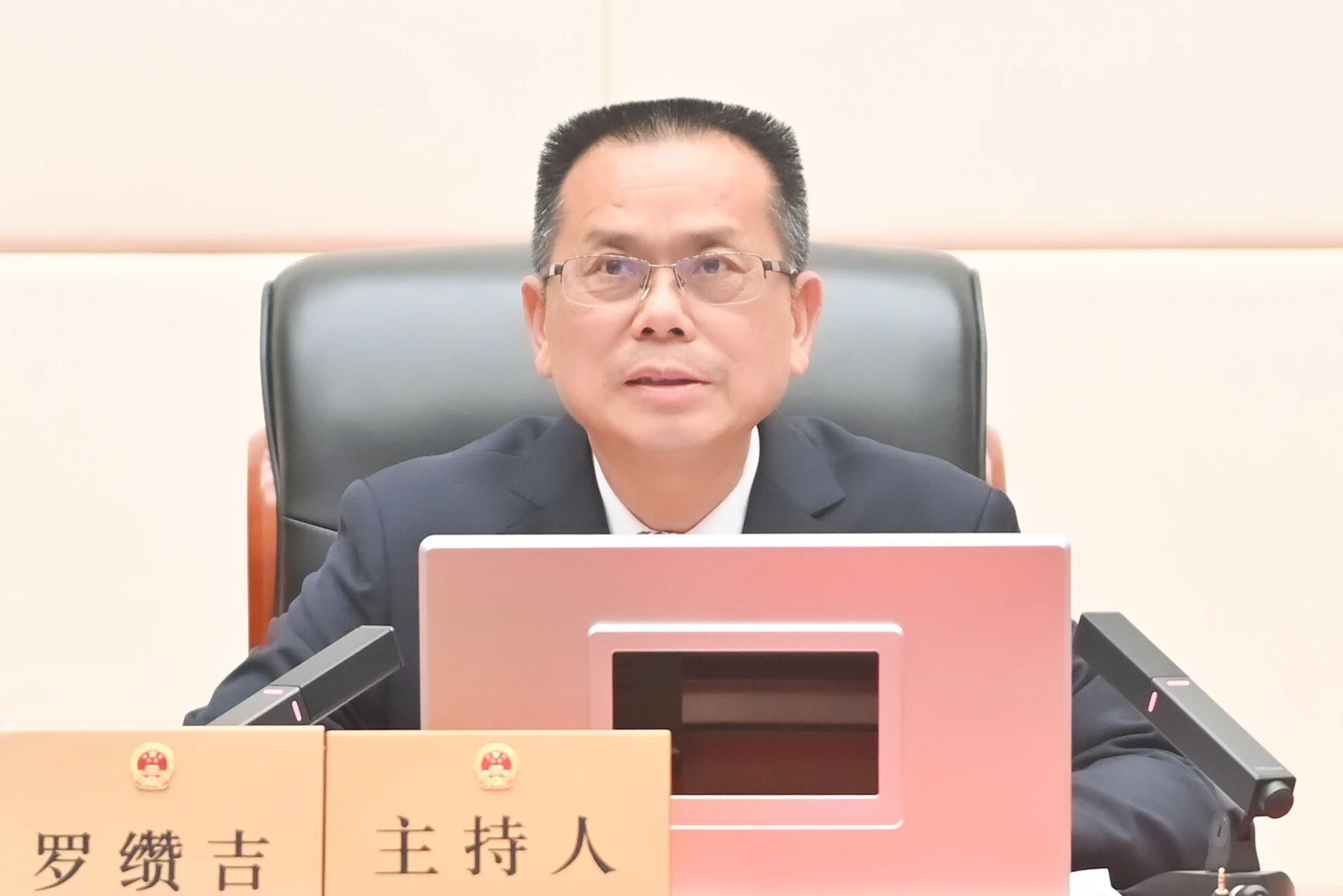 市人大常委会党组书记、主任罗缵吉主持并讲话。