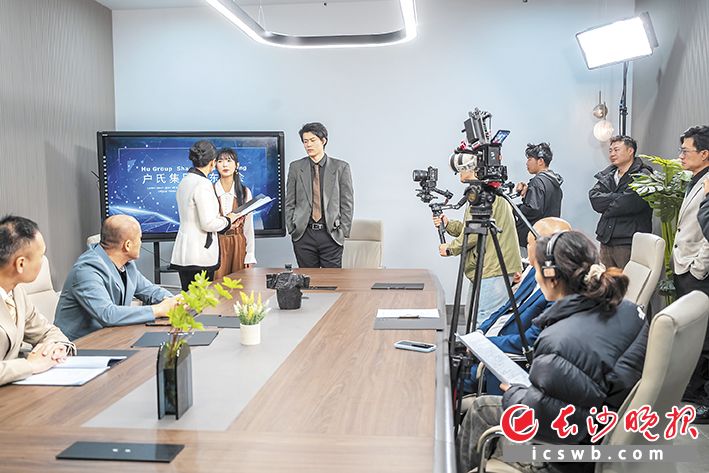 湘湖大视听产业园内，剧组正在进行拍摄。