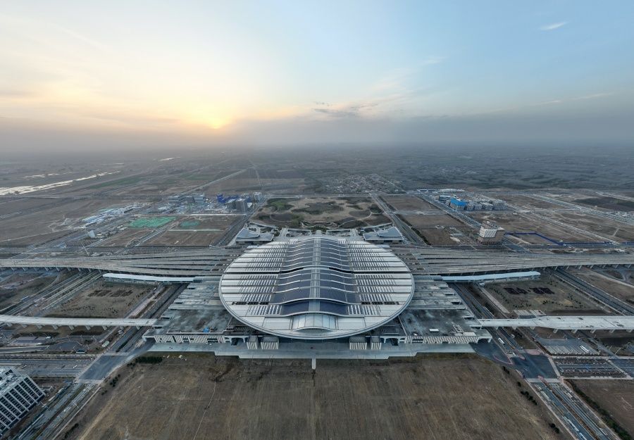2024年3月29日，京雄城际铁路雄安站（无人机照片）。新华社记者 牟宇 摄