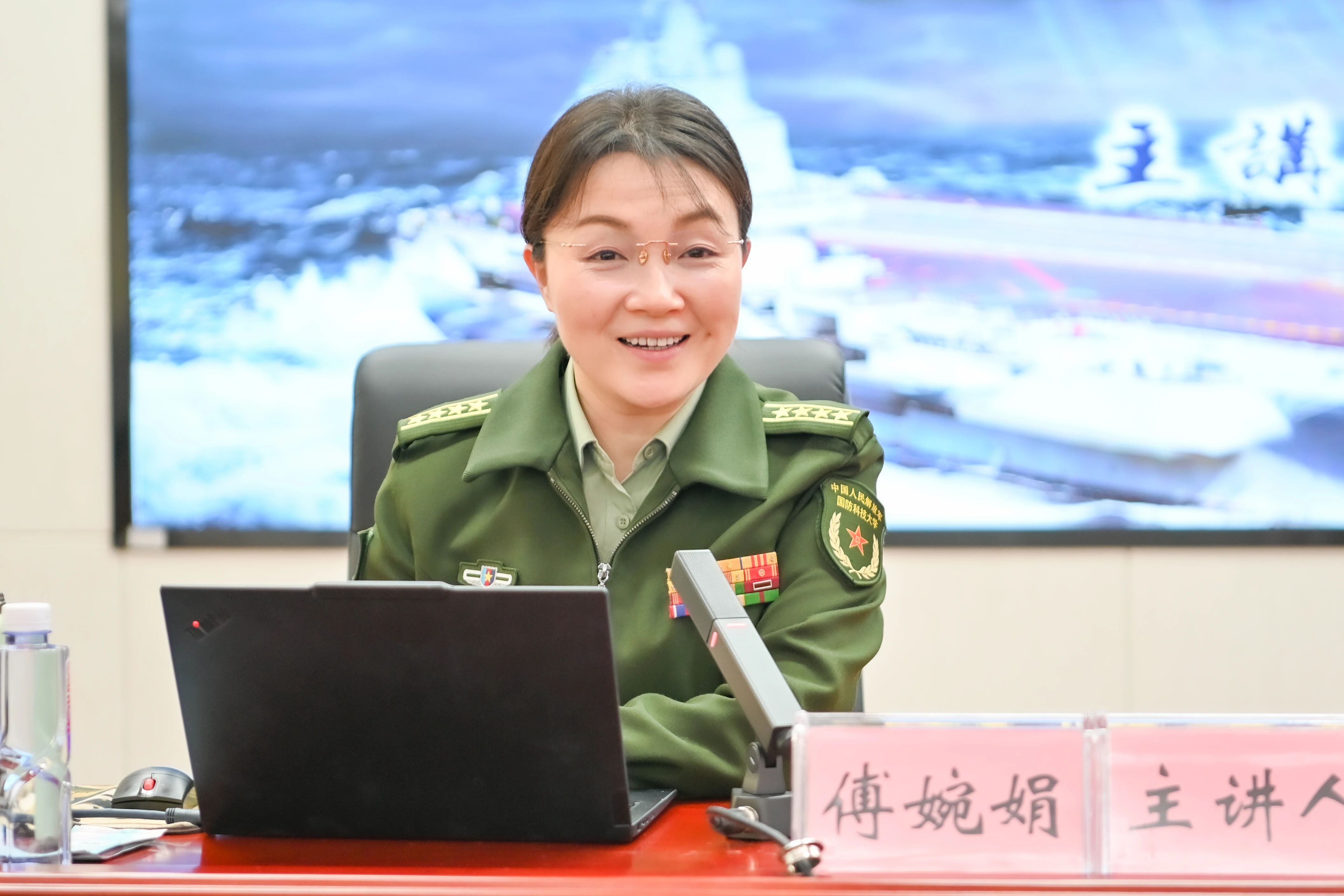 市人大代表、国防科技大学教授傅婉娟应邀作专题讲座。