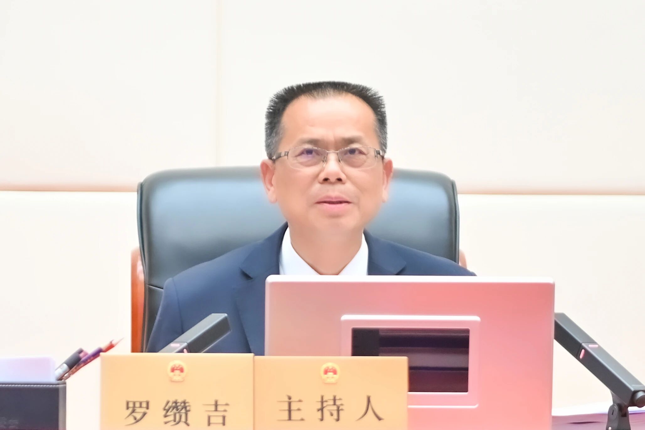 市人大常委会党组书记、主任罗缵吉主持并讲话。