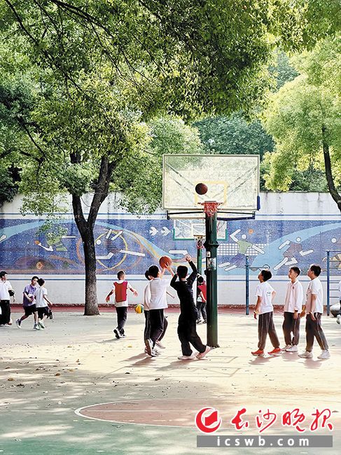 长沙中小学保障学生每天综合体育活动时间不低于2小时，让运动成为爱好、锻炼成为习惯。 长沙晚报通讯员 李静 摄