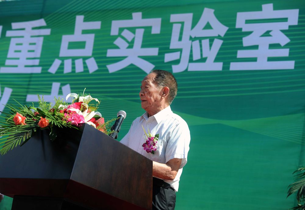 2011年6月25日，由湖南杂交水稻研究中心和武汉大学共同组建的杂交水稻国家重点实验室（2022年更名为杂交水稻全国重点实验室）揭牌仪式在长沙举行，中国工程院院士袁隆平在揭牌仪式上发言。新华社记者李尕摄