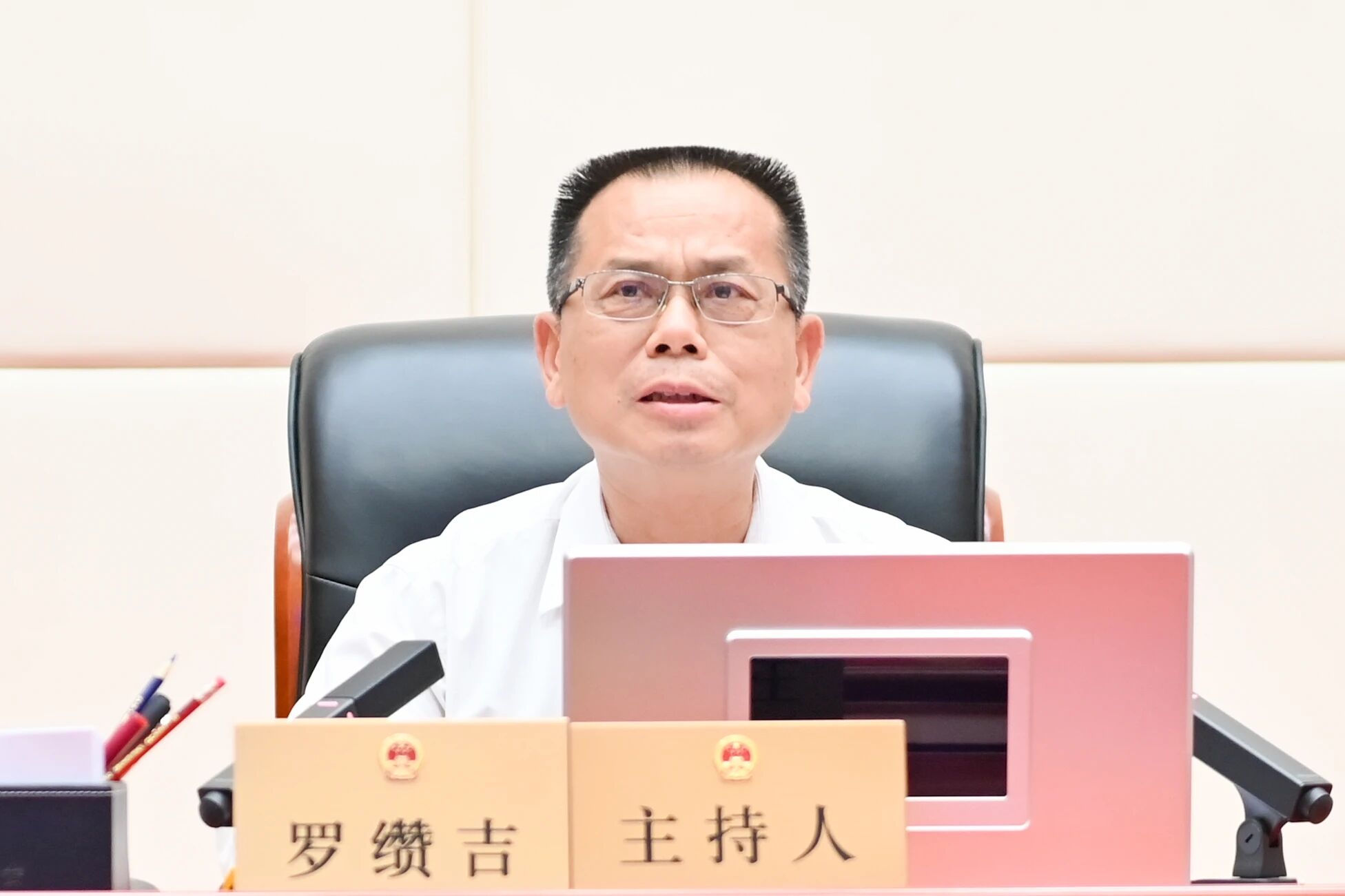 市人大常委会党组书记、主任罗缵吉主持并讲话。