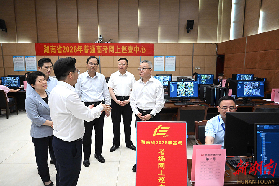 6月5日,沈晓明在省教育考试院听取高考准备工作情况汇报。 6月5日,沈晓明在省教育考试院听取高考准备工作情况汇报。