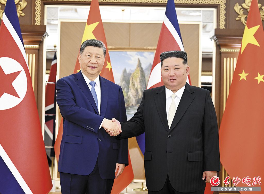 当地时间6月8日下午，中共中央总书记、国家主席习近平在平壤锦绣山迎宾馆同朝鲜劳动党总书记、国务委员长金正恩举行会谈。
