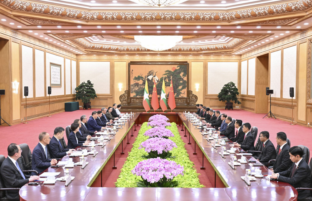 6月16日上午，国家主席习近平在北京人民大会堂同来华进行国事访问的缅甸总统敏昂莱举行会谈。新华社记者 殷博古 摄