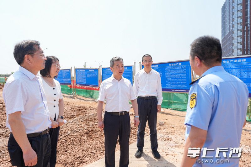 6月17日，副省长、市委书记陈竞在湖南湘江新区实地督导检查生态环境保护工作。长沙晚报全媒体记者 郭雨滴 摄