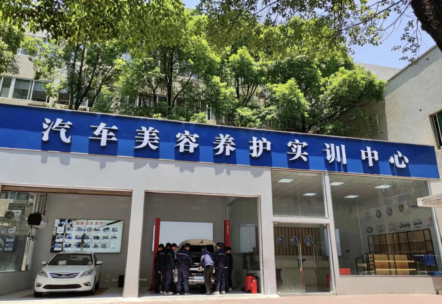 汽车运用与维修实训室