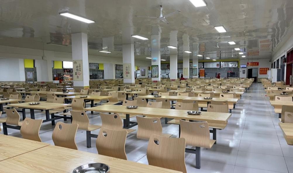 学校食堂