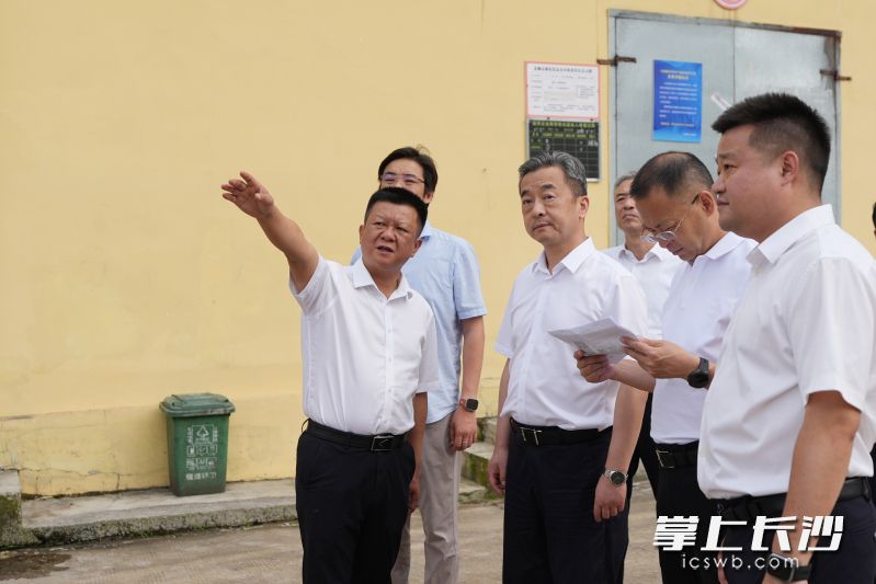 陈竞在金狮仓储服务部调研督导安全生产工作。