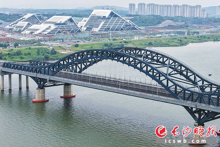 湘江科学中心、暮坪湘江特大桥等加速建设,长沙抓实标志性工程,奋力书写高质量发展和现代化建设的精彩答卷。 长沙晚报全媒体记者 黄启晴 摄 湘江科学中心、暮坪湘江特大桥等加速建设,长沙抓实标志性工程,奋力书写高质量发展和现代化建设的精彩答卷。 长沙晚报全媒体记者 黄启晴 摄