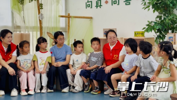 图为湘龙街道文明养宠主题开展萌娃议事会。均为湘龙街道供图