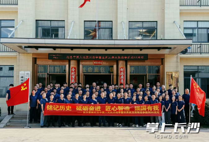 思胜智能公司集体合影。