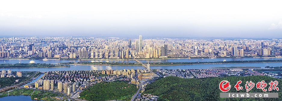 长沙持续深耕产业集群建设，23个国家、省产业集群错落分布在全市各个园区、区县，构建起层级分明、全域联动的庞大产业矩阵。 罗杰科 摄