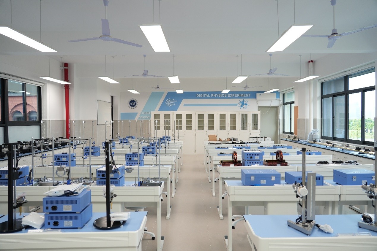雅礼中学光达校区实验室