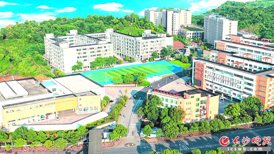 长沙汽车工业学校全景。均为 曹星云 摄
