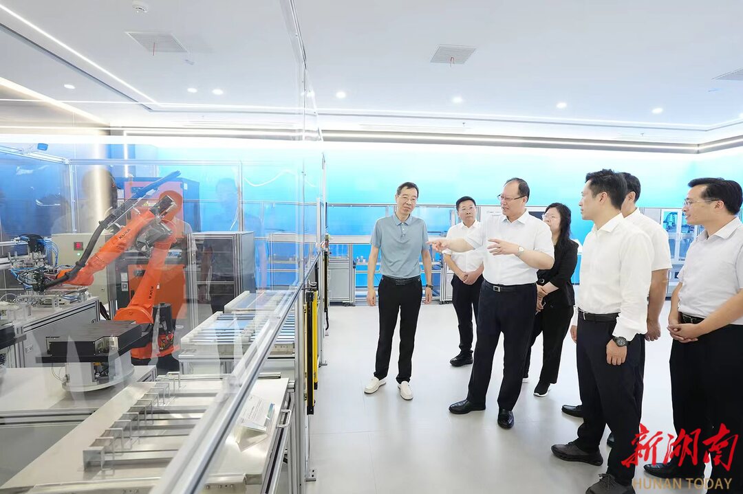 毛伟明在长沙天恒测控调研。