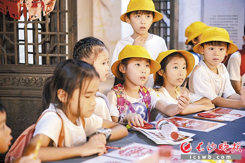小读者参加文麓书院组织的“书香采蜜行”活动。 受访者供图